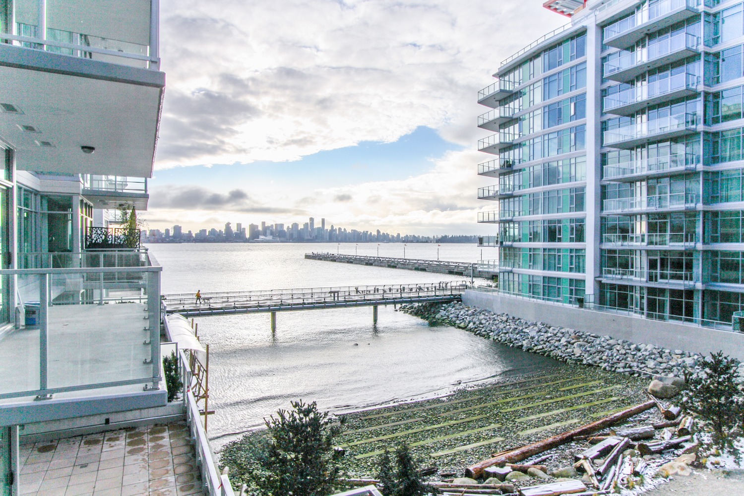 waterfront condo rental lower lonsdale north vancouver