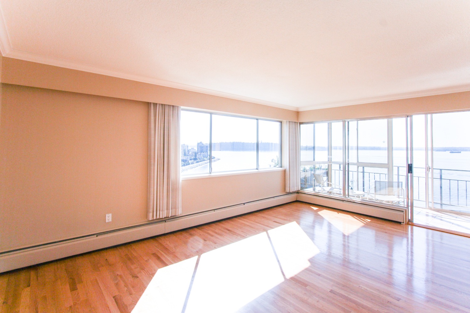 west-vancouver-waterfront-condo-Seastrand-dundarave-1