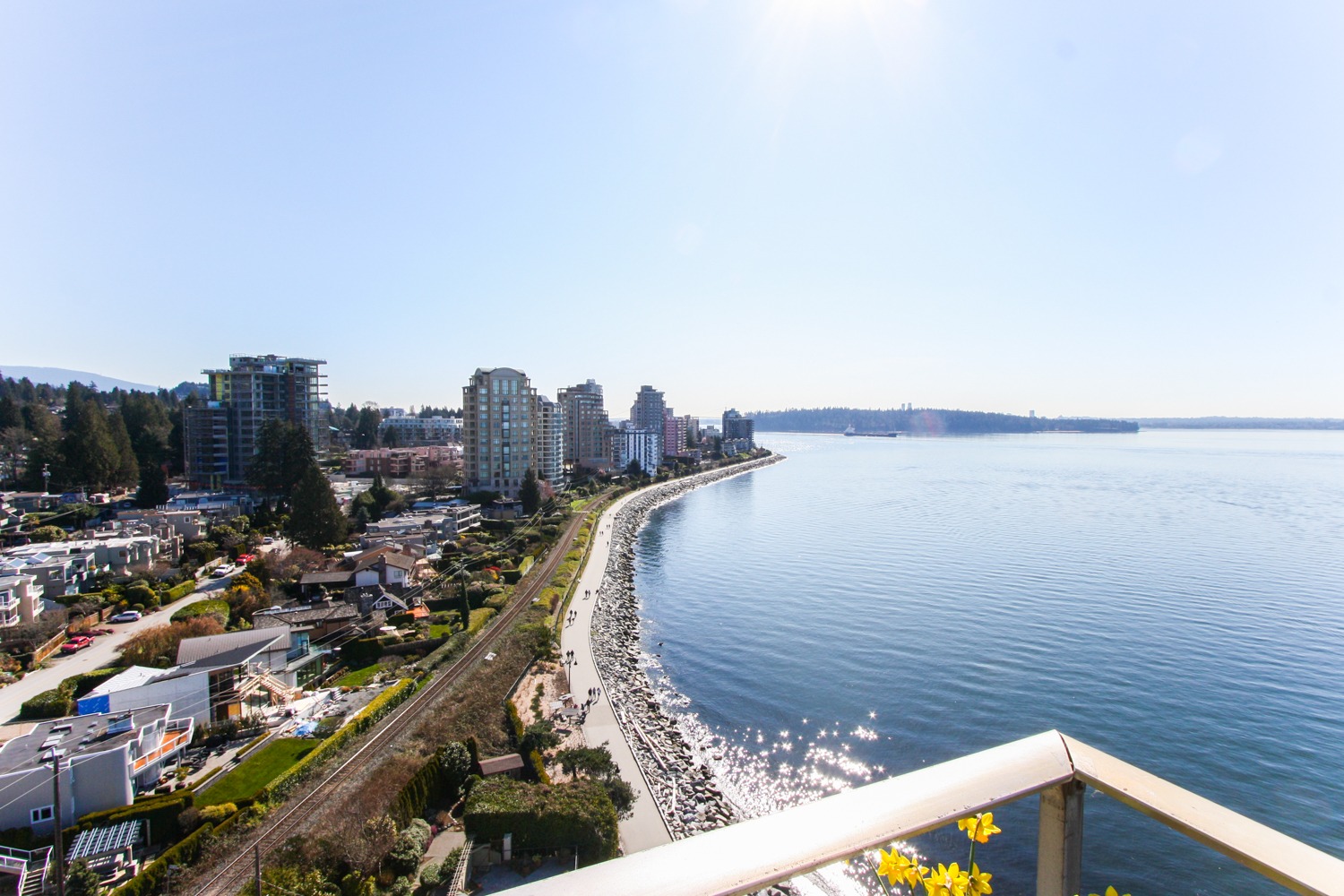 west-vancouver-waterfront-condo-Seastrand-dundarave-13