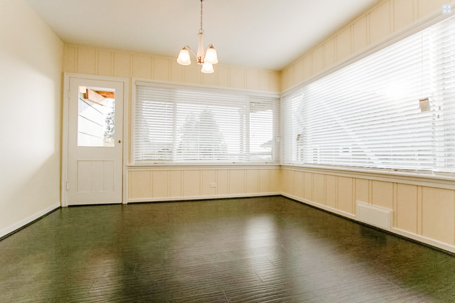 renovated-bungalow-for-rent-in-dundrave-west-vancouver-6