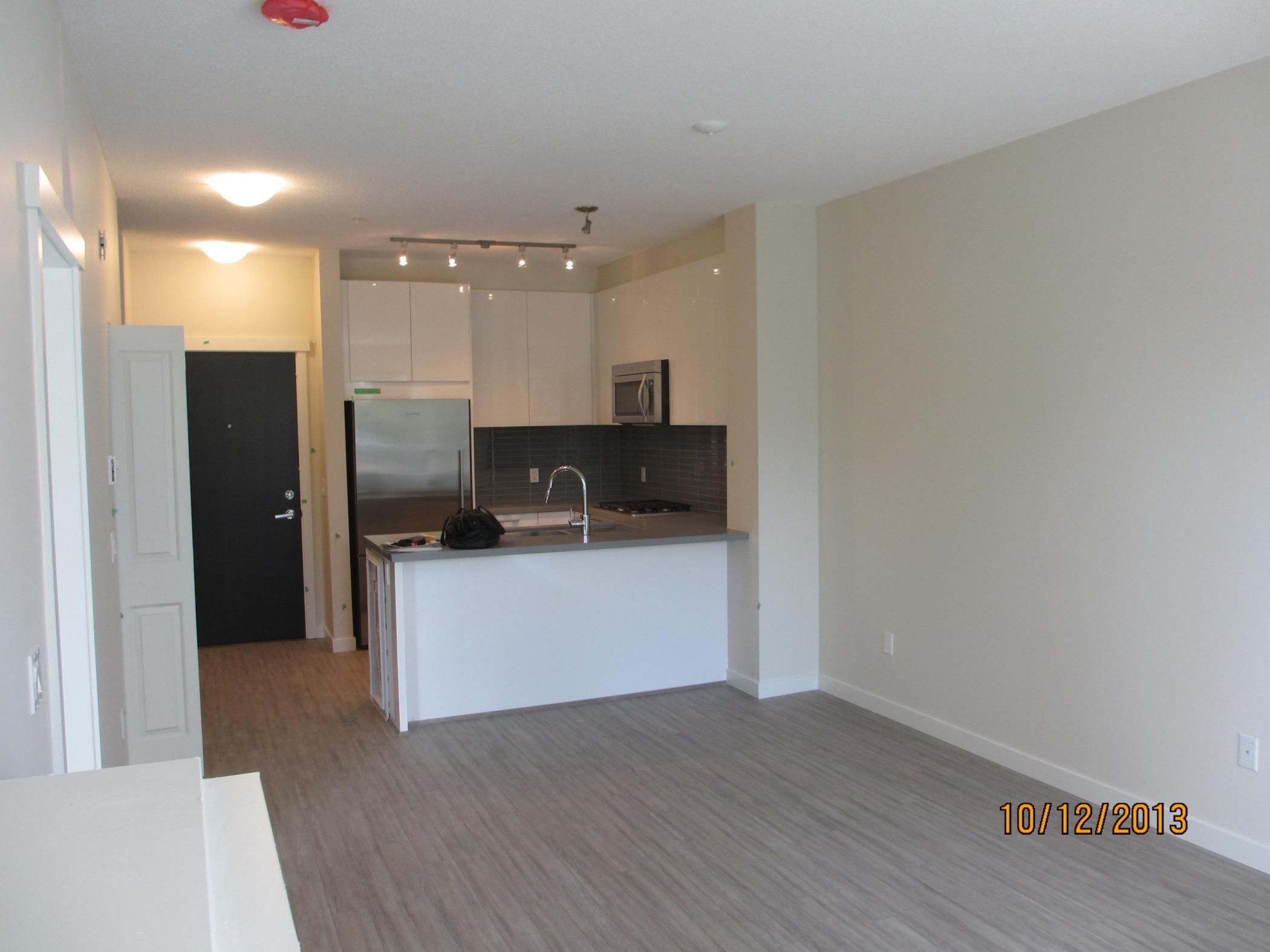 condo-in-north-vancouver-for-rent 1