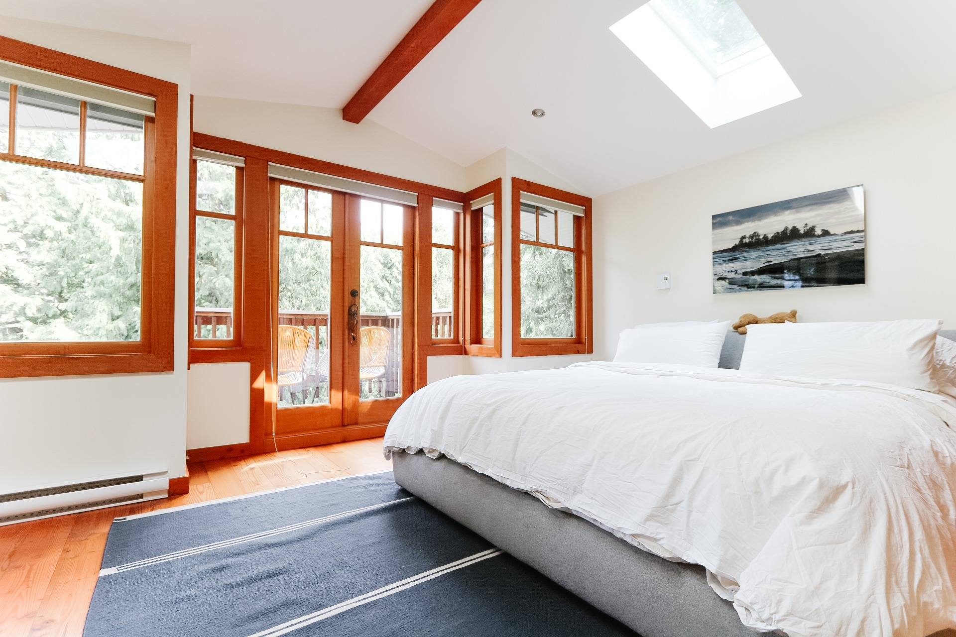 home-rentals-horseshoe-bay-west-vancouver-mander-group-bedroom-1