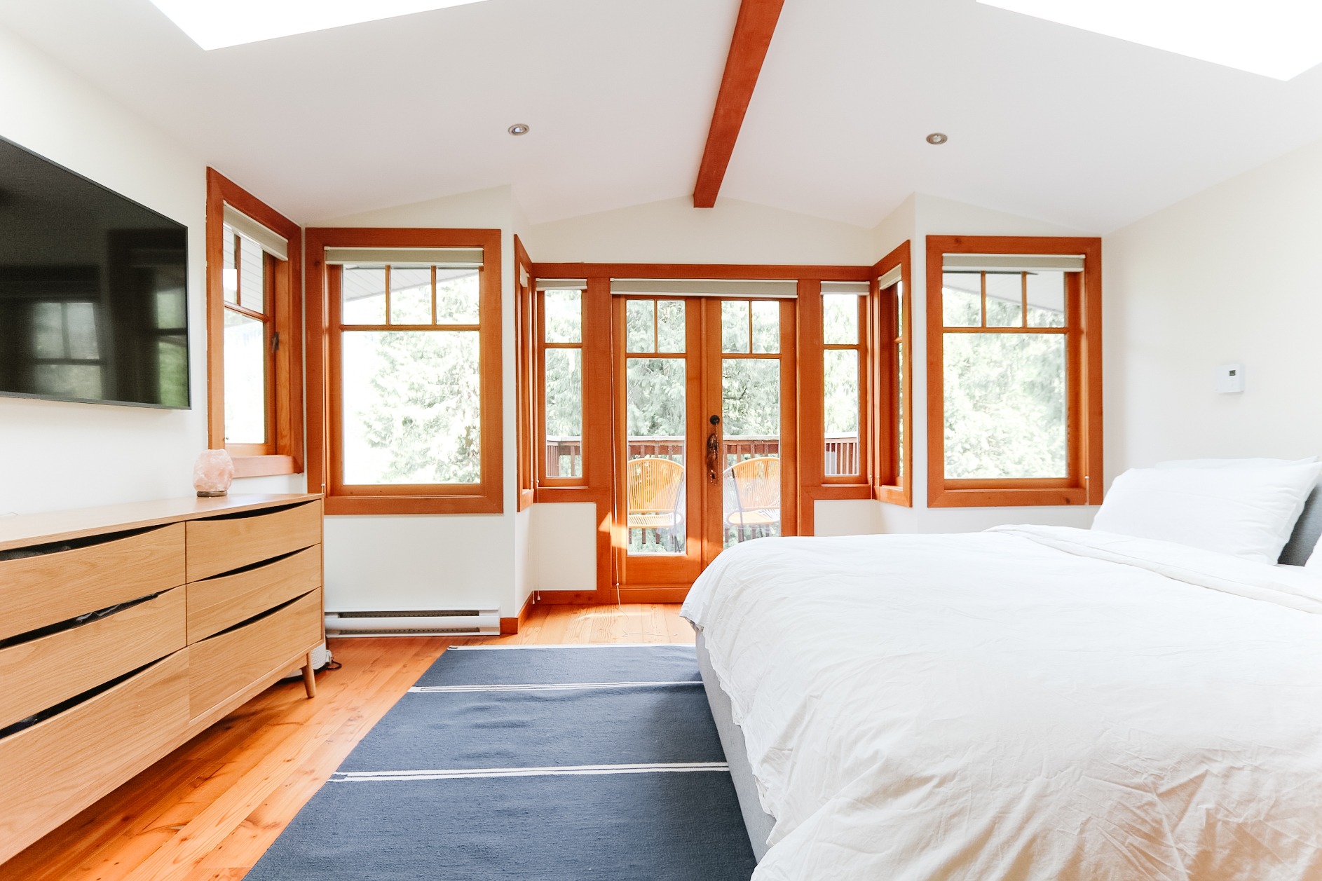 home-rentals-horseshoe-bay-west-vancouver-mander-group-bedroom