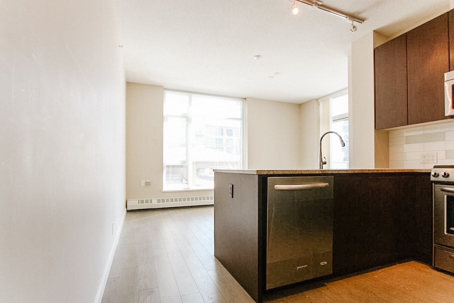 one-bedroom-condo-for-rent-in-lower-lonsdale-north-vancouver-12