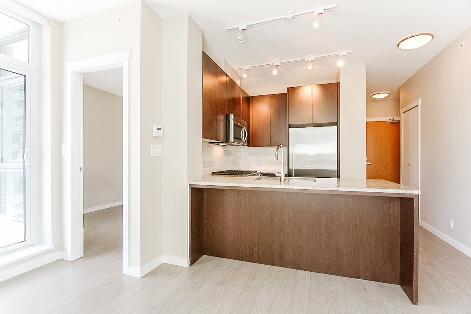 one-bedroom-condo-for-rent-in-lower-lonsdale-north-vancouver-8