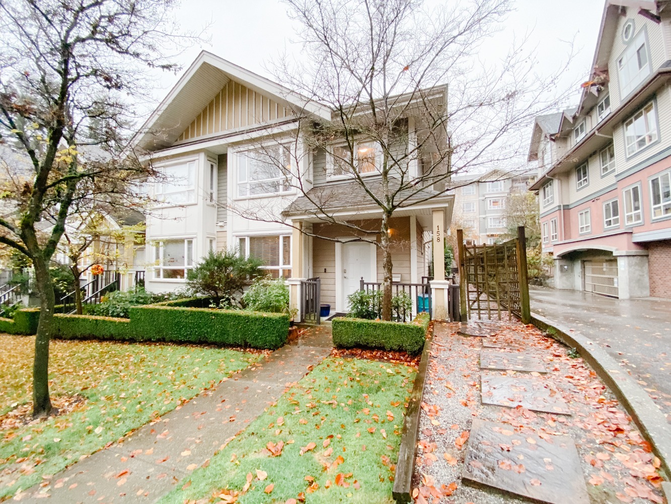 updated-townhouse-for-rent-in-north-vancouver-30