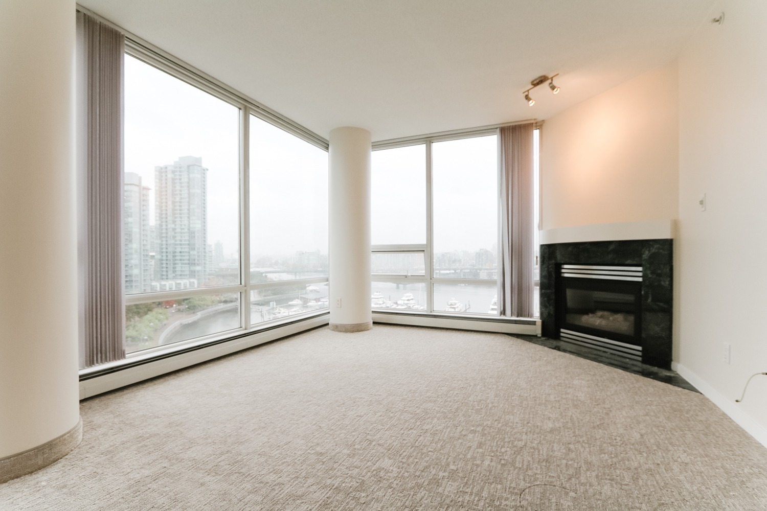 large-view-apartment-rental-in-yaletown-vancouver-33