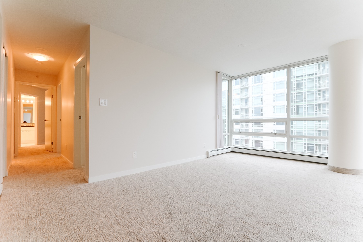 large-view-apartment-rental-in-yaletown-vancouver-30