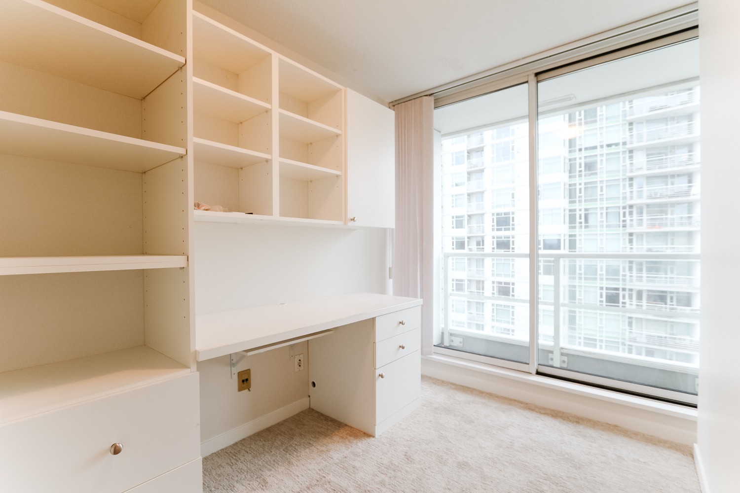 large-view-apartment-rental-in-yaletown-vancouver-25