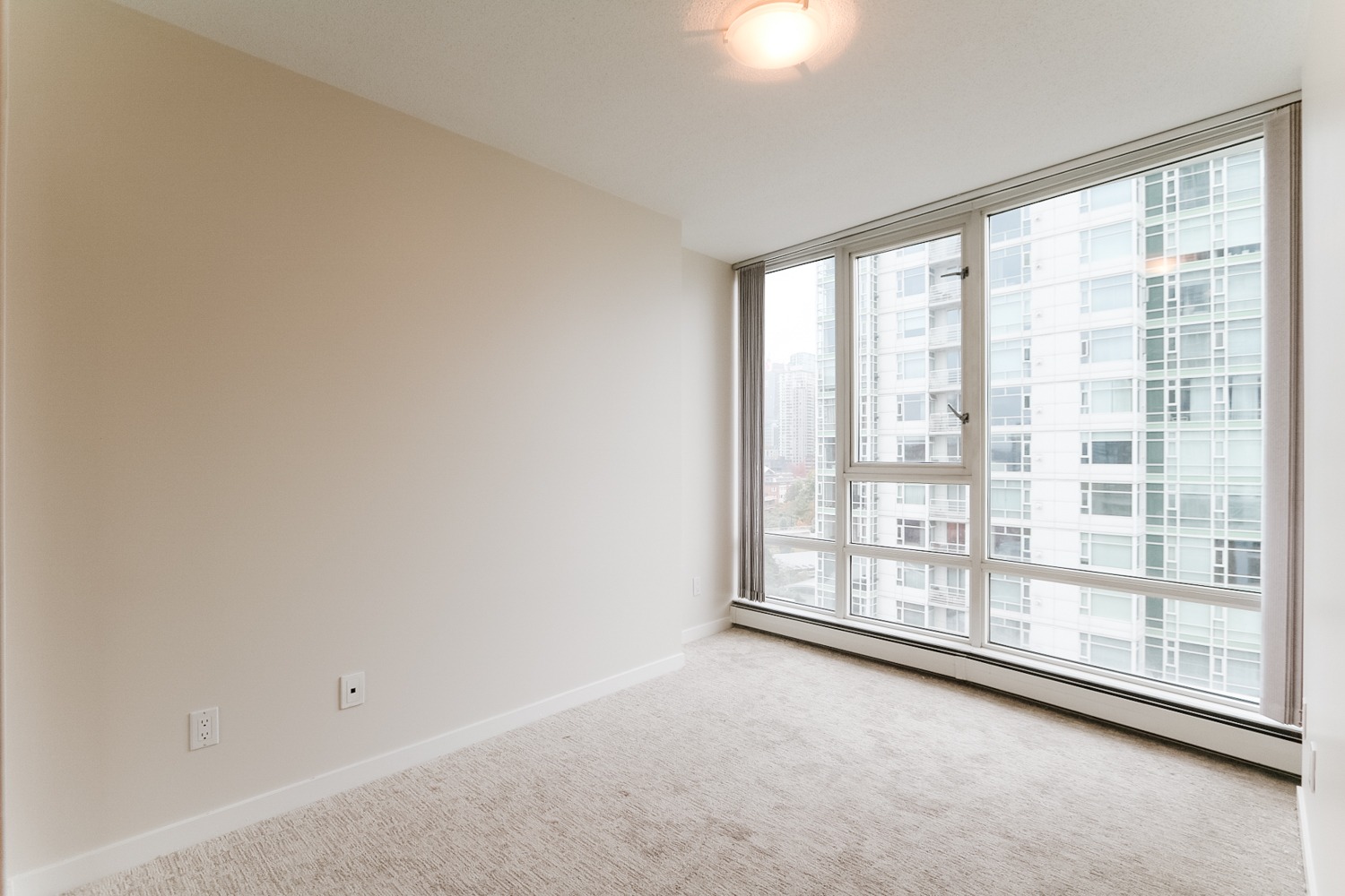 large-view-apartment-rental-in-yaletown-vancouver-23