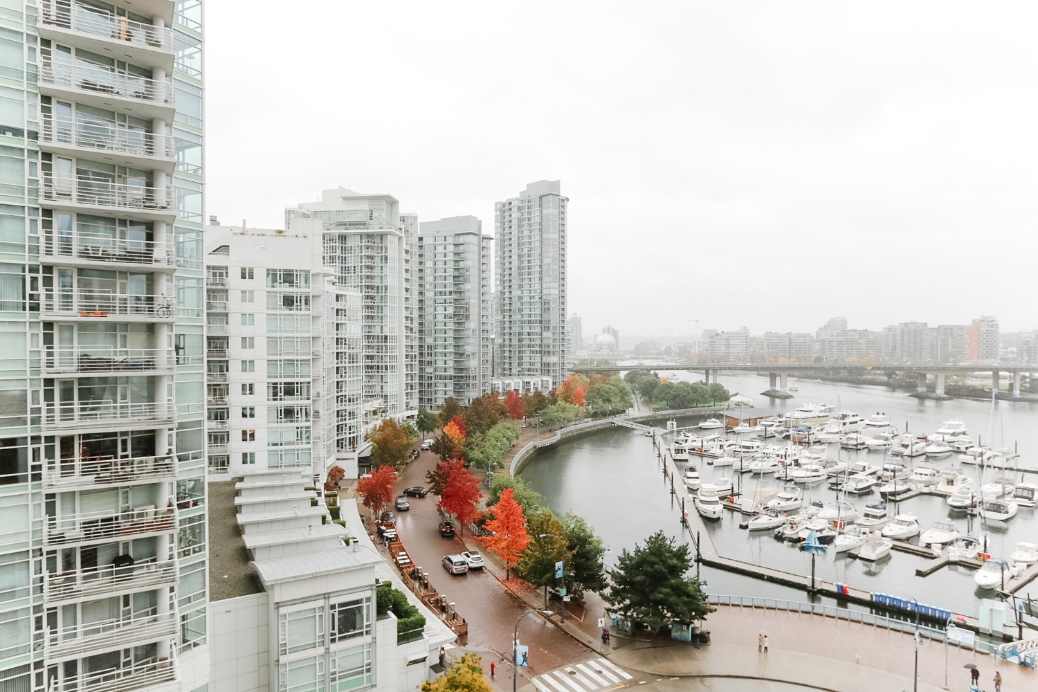 large-view-apartment-rental-in-yaletown-vancouver-18