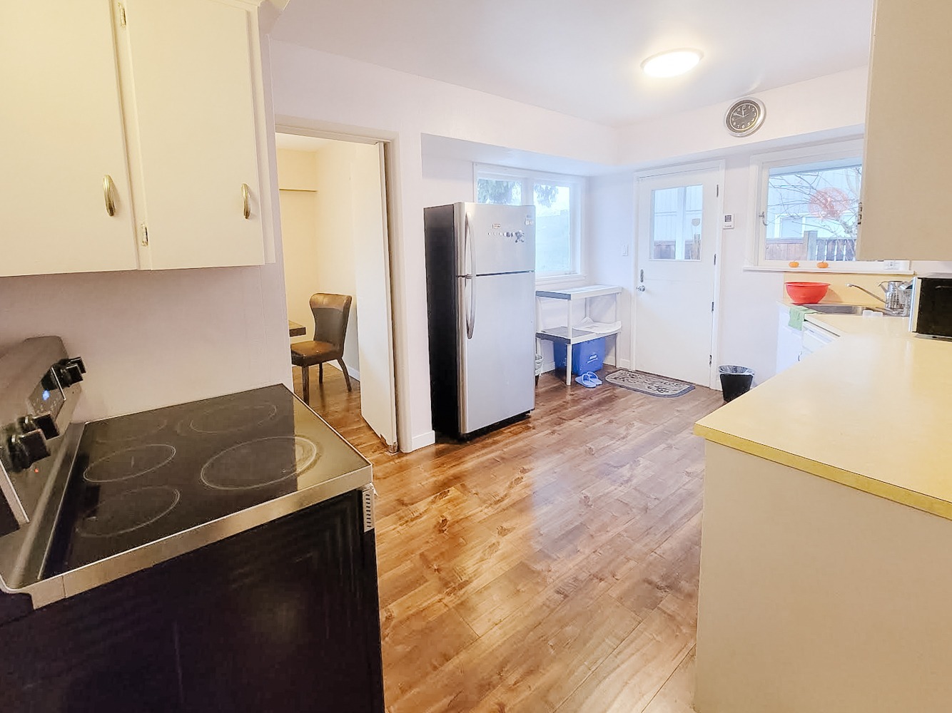 affordable-home-rental-in-ambleside-west-vancouver-4